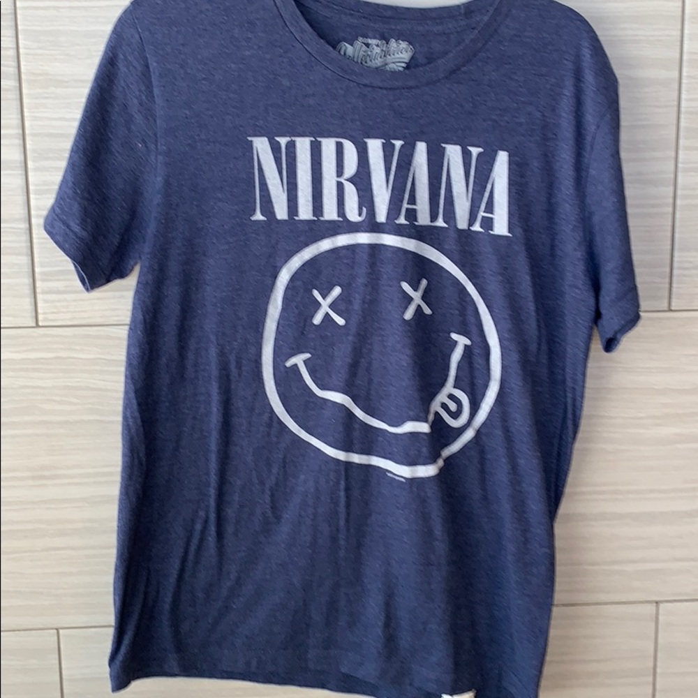 👚2/$15 Nirvana Smiley Face Tee Old Navy